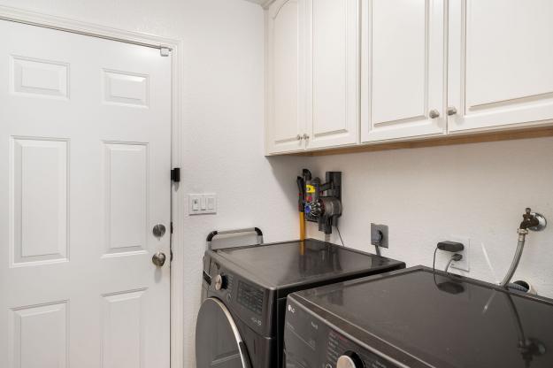 5425 Canyon Crest Laundry Room